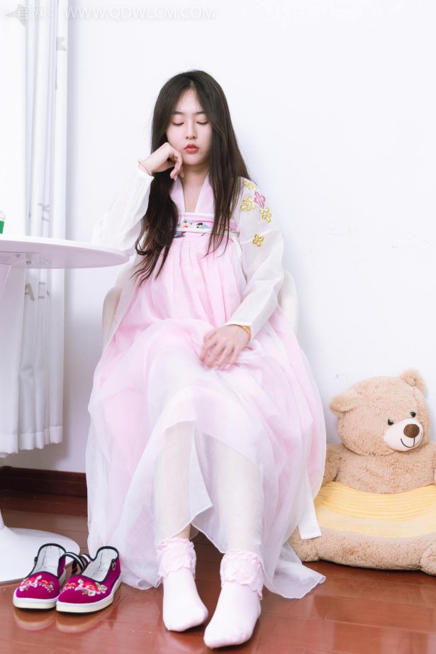 勿恋传媒 NO.2397 美兔-汉服、布鞋、粉色棉袜[150P/1V/3.88GB]