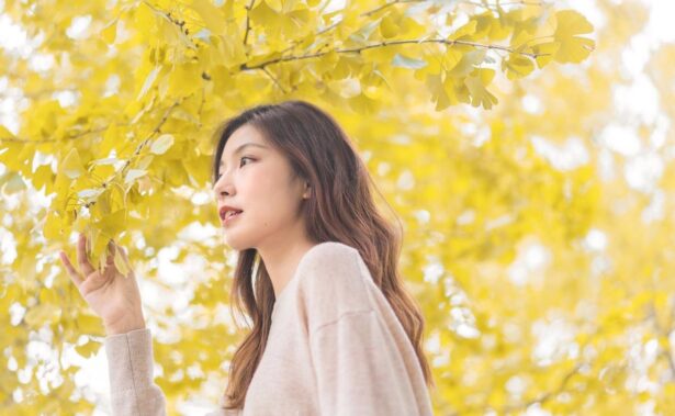 银杏那么美，银杏人像怎么拍得更精彩和出色？8个技巧送给你