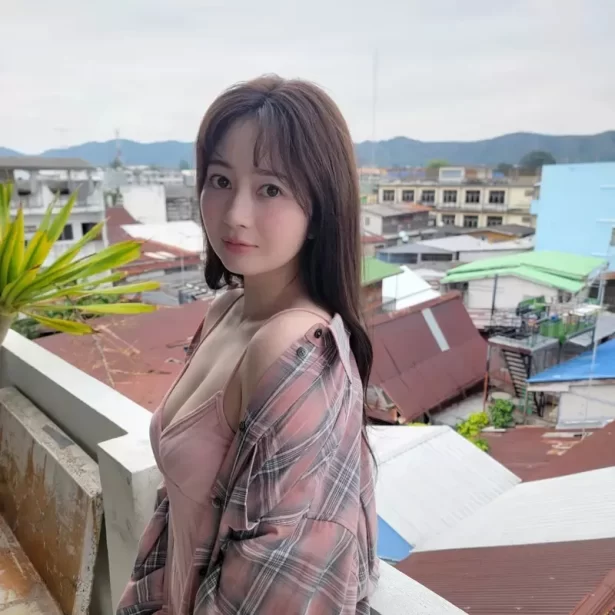 美肌天使《江笼裕奈》原偶像团体SKE48成员，单飞后近期释出第三本写真集「I DO Love」幕后花絮照片