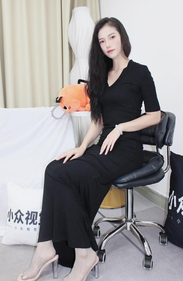 小众视觉 045-思思姐长裙丝袜裸足高跟鞋 [137P/1V/5.73G]