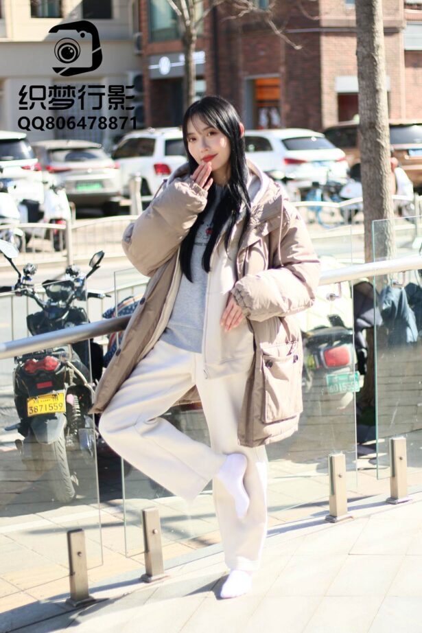 [织梦映像]NO.110 罗袜生尘完整版商业街外景帆布鞋，裸足[278P/1V/7.52G]