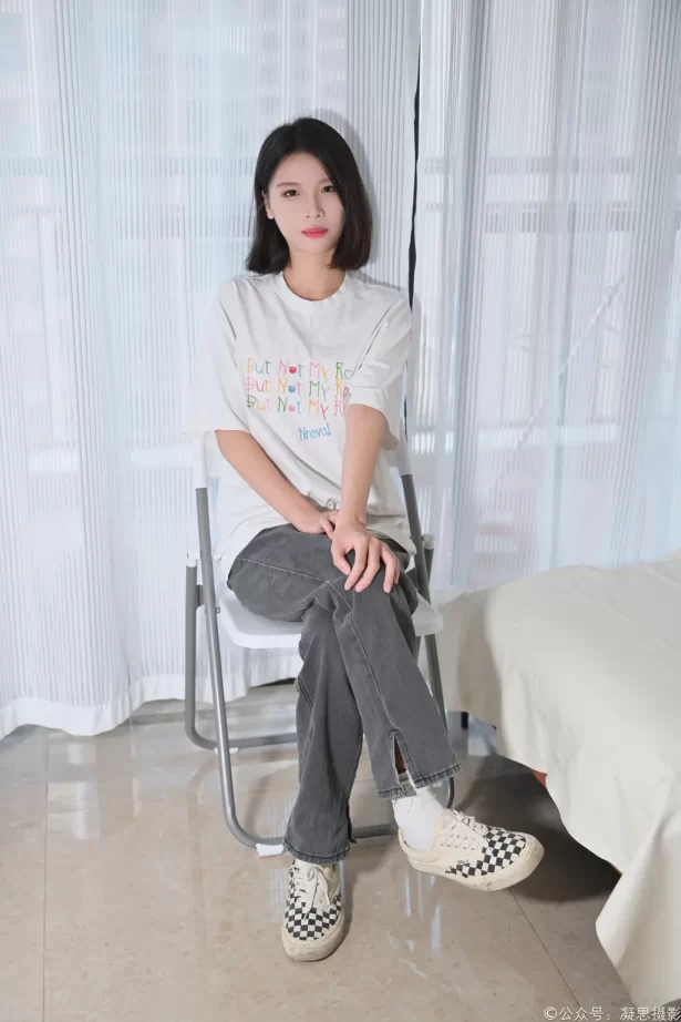 凝思摄影 NO.042 小睿-T恤、短白袜、平底鞋[135P/1V/5.20GB]