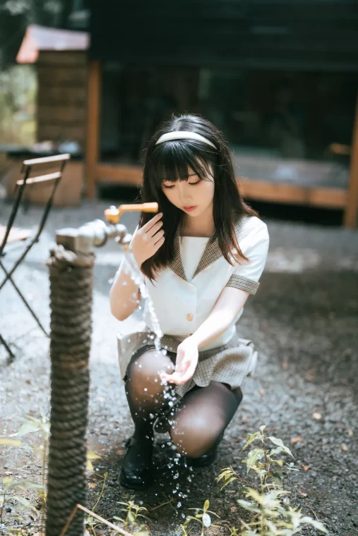 面饼仙儿 – 黑丝露营JK[17P/216MB]