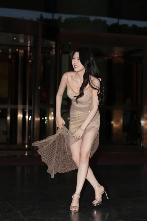 精选街拍作品 NO.6403 大长腿凉高[86P/301MB]