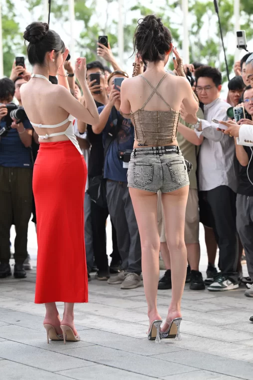 精选街拍作品 NO.6431 牛仔短裤红裙[110P/195MB]