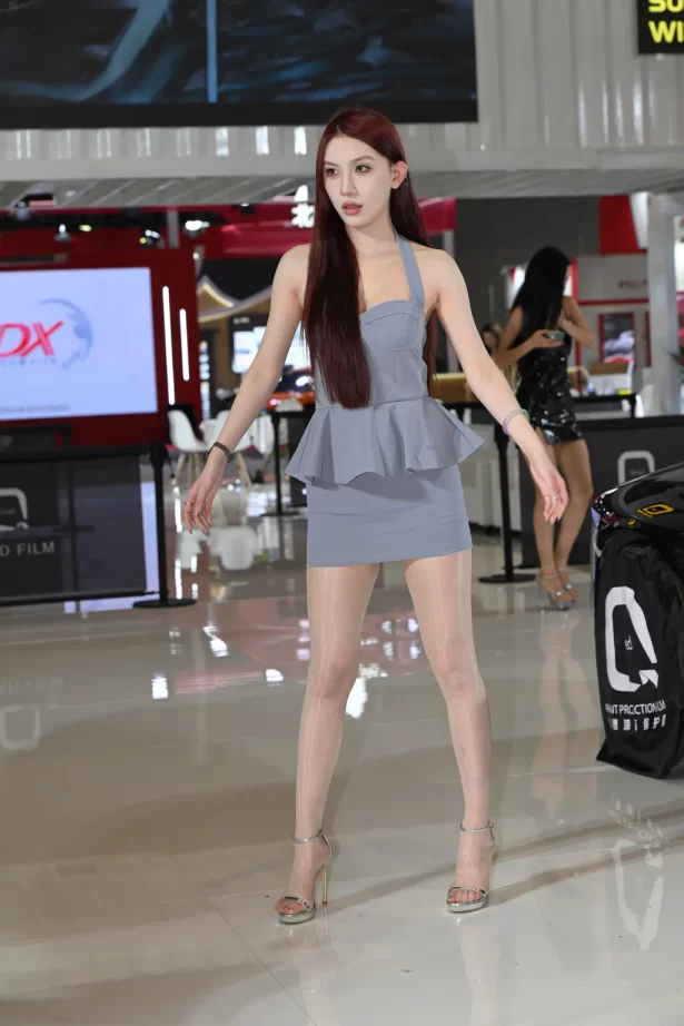 精选街拍作品 NO.6417 油亮丝美腿原味瑶瑶[119P/276MB]