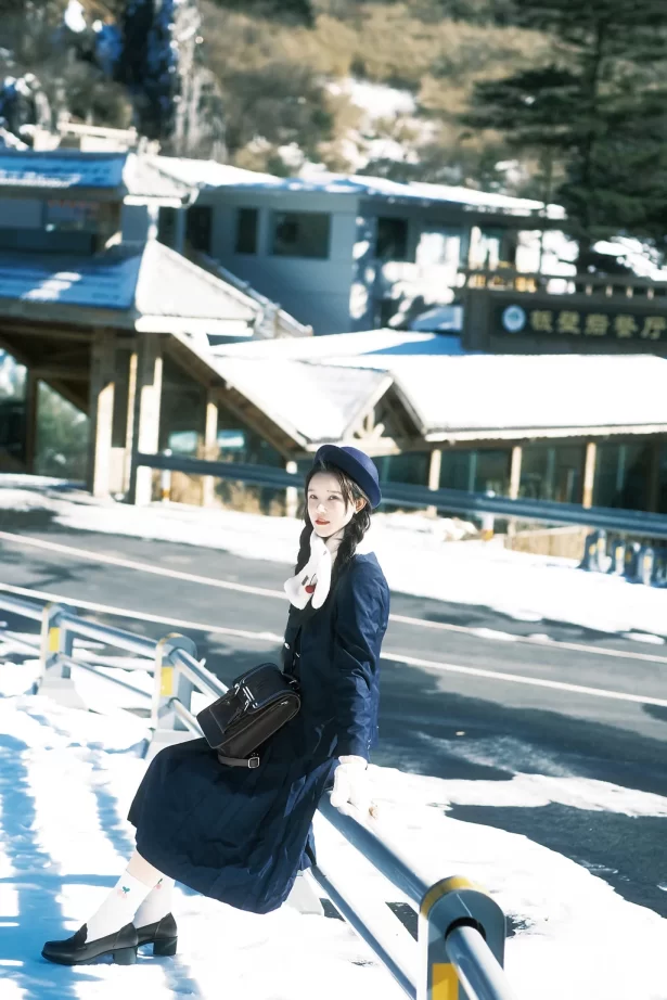 [YITUYU艺图语]2022.12.30 初雪在说我爱你 小霜[25+1P/136MB]