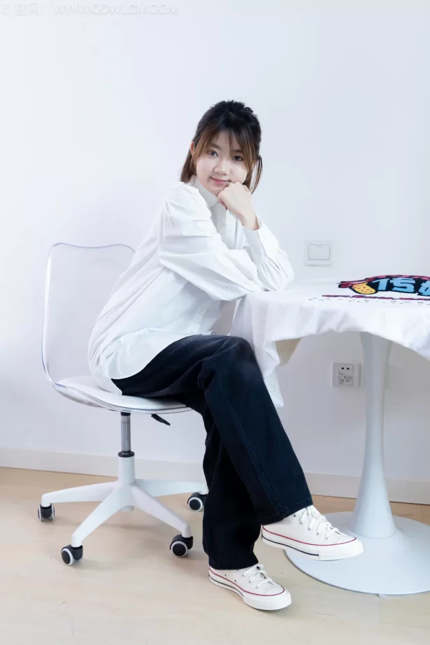 勿恋传媒 NO.2554 欢欢-帆布鞋、粉色船袜[160P/1V/5.00GB]