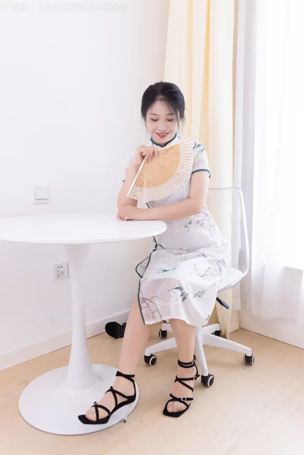 勿恋传媒 NO.2556 小紫-三双高跟鞋、薄肉丝、裸足[165P/1V/6.05GB]