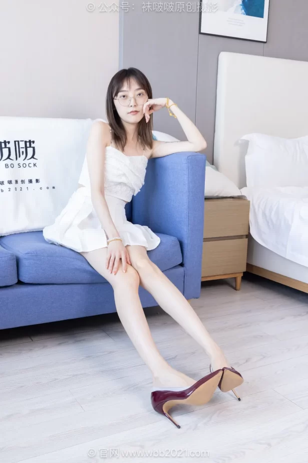 [BoBoSocks袜啵啵]NO.621 稚予-高跟鞋、浅灰色船袜、裸足[140P/1V/5.18GB]