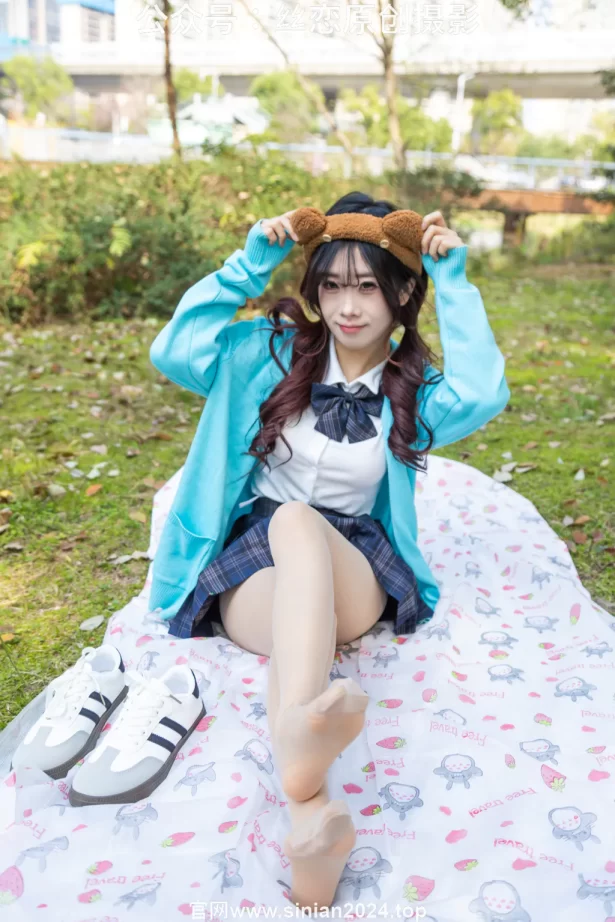 丝恋摄影 NO.014 小梦-蓝色开衫 jk短裙 肉色丝袜 白色帆布鞋[203P/1V/3.78GB]
