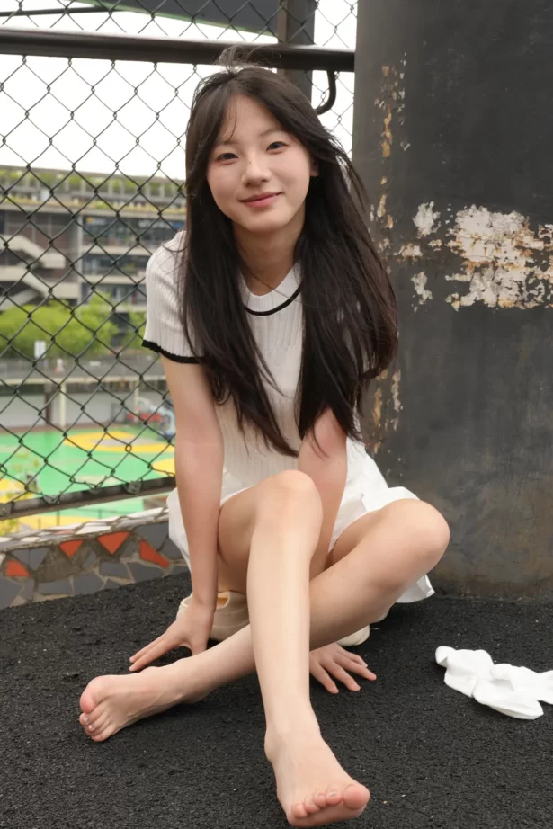 青柠摄影 NO.083 – 阿慌 白袜亮钻指甲油[128P/2V/5.21GB]