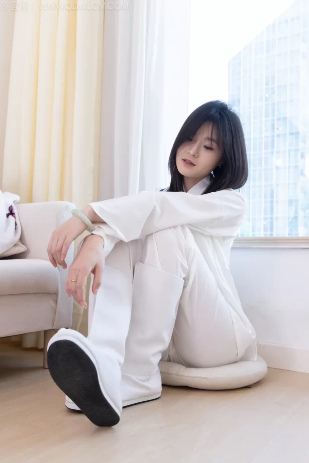 勿恋传媒 NO.2551 青柠-古风长靴、薄肉丝[240P/1V/5.34GB]