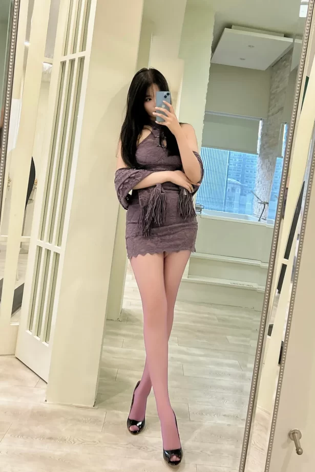 轩萧學姐 – 紫色旗袍[140P/288MB]