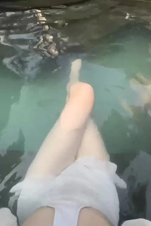 脚模面试脸足同框套路系列-219 伤痕多 [6V/9M]