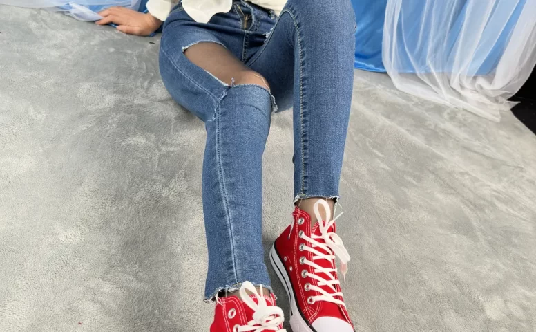 三禾摄影 NO.041 牛仔裤 黑丝 帆布鞋 高跟[239P/1V/4.16GB]