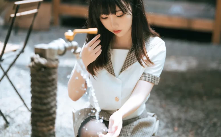 面饼仙儿 – 黑丝露营JK[17P/216MB]