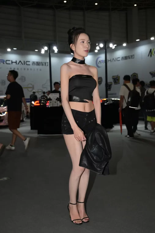 精选街拍作品 NO.6512 黑色短裤[76P/94MB]