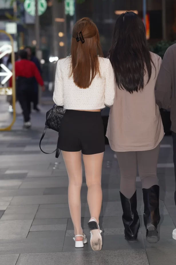 精选街拍作品 NO.6551 黑色短裤配肉丝[106P/226MB]