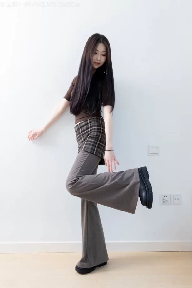 勿恋传媒 NO.2573 小羊-短靴、薄灰丝、裤里丝[157P/1V/4.21GB]