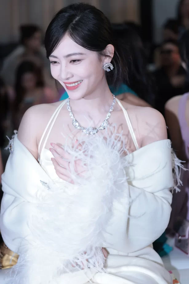 精选街拍作品 NO.6564 优雅白裙[96P/96MB]