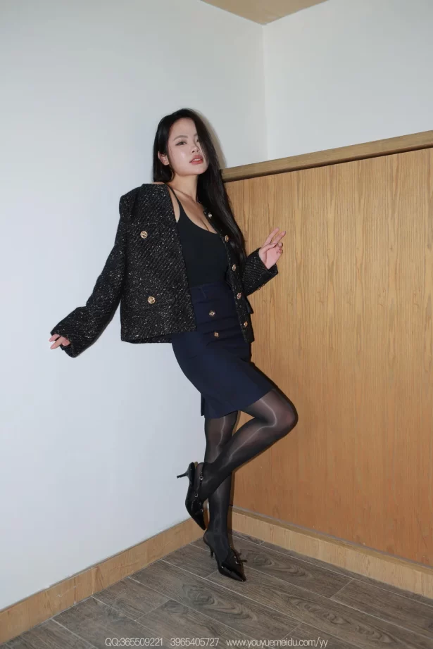 [IESS异思趣向] 2025.11.15 丝享家2211：兔兔《油亮丝（上）》[72P/105MB]