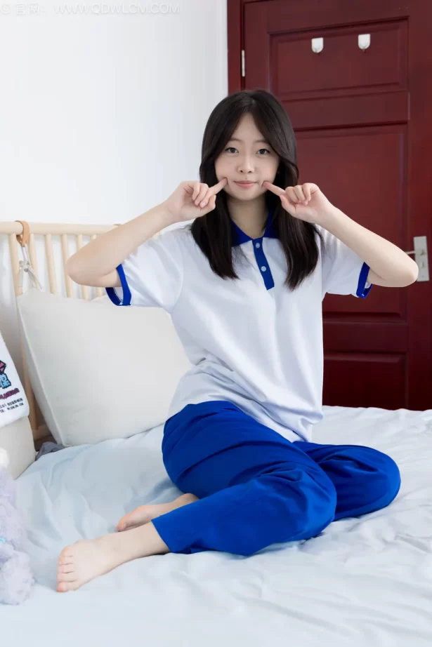 勿恋传媒 NO.2576 萌萌-板鞋、白棉袜、裸足、校服[153P/1V/3.51GB]