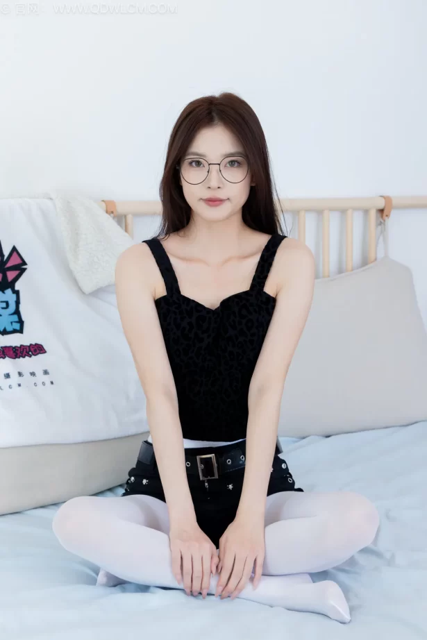 勿恋传媒 NO.2566 茯苓-两双高跟鞋、厚白丝、腰丝[169P/1V/3.63GB]