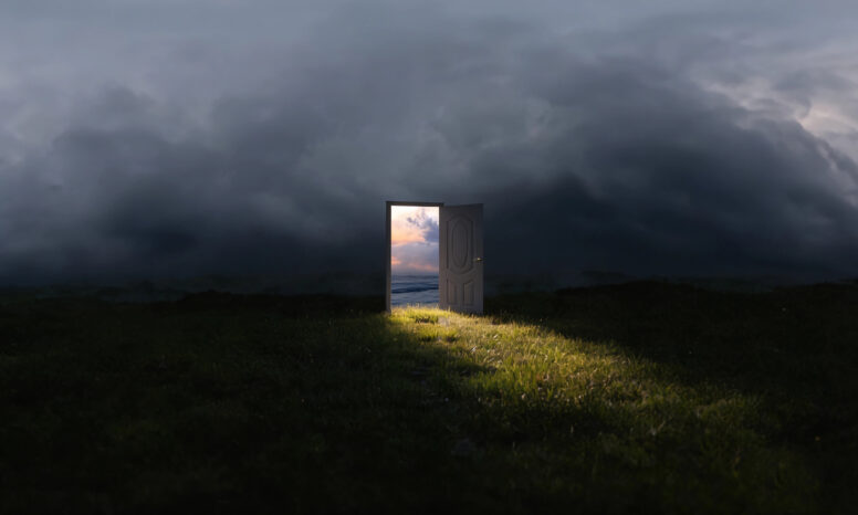 桌面壁纸 075 云 时空之门 光 绿草地 4K风景壁纸3840×2160