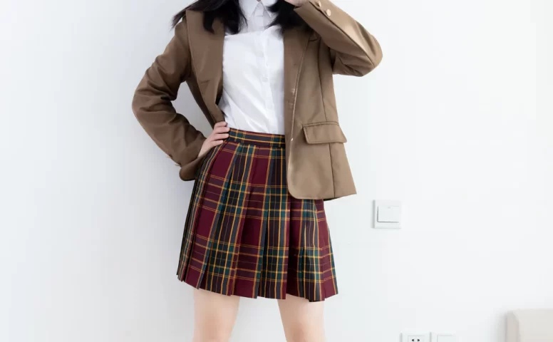 勿恋传媒 NO.2567 萌萌-短靴、白棉袜、裸足、jk至服[150P/1V/3.61GB]