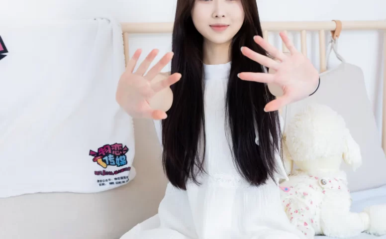 勿恋传媒 NO.2568 小羊-板鞋、白棉袜、裸足[153P/1V/3.32GB]