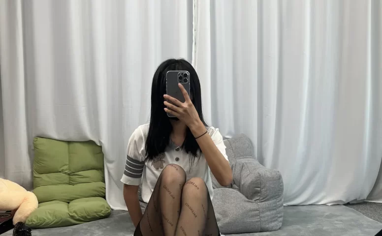 三禾摄影 NO.061 字母黑丝 帆布鞋[173P/1.22GB]