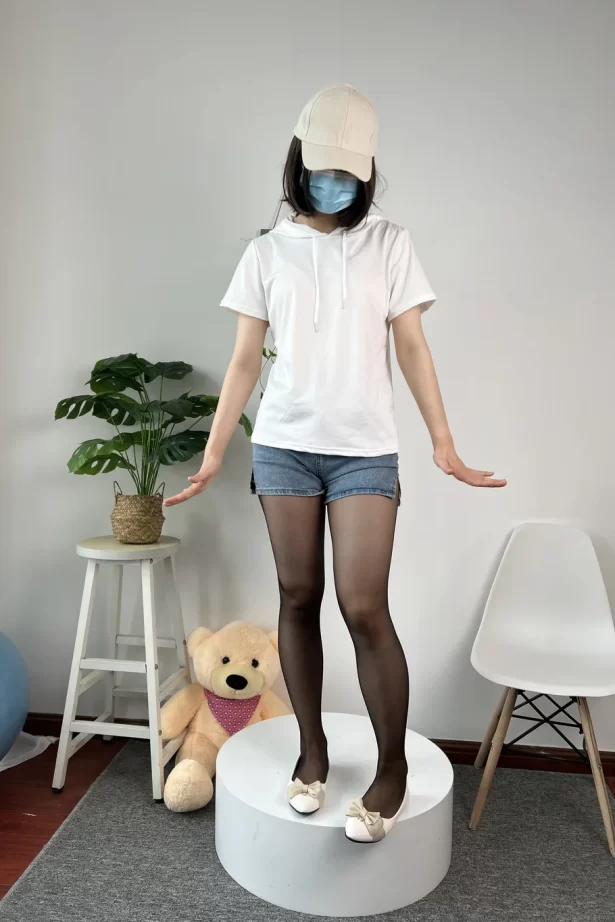 三禾摄影 NO.074 卫衣 短裤 黑丝 高跟[311P/1V/1.14GB]