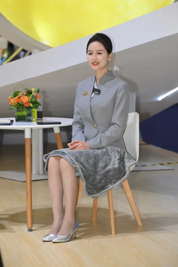 精选街拍作品 NO.6574 航空至服空姐[78P/123MB]