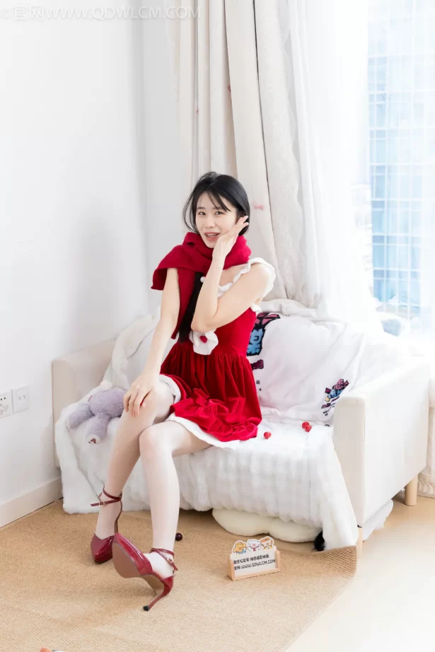 勿恋传媒 NO.2611 菜菜-高跟鞋、薄白丝、裸足[160P/1V/5.05GB]