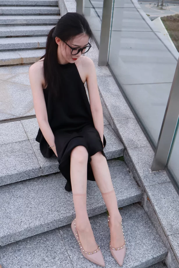 约拍系列 018号作品 02框眼镜小妹[258P/55V/4.30GB]