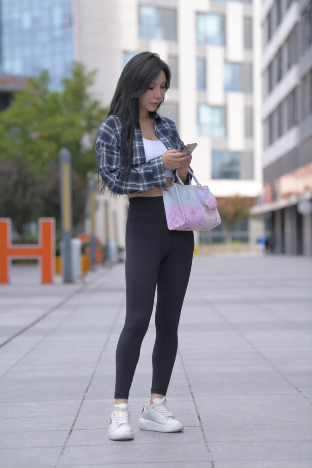 魔镜街拍黑色瑜伽裤镁钕[671P/3V/35.5G]