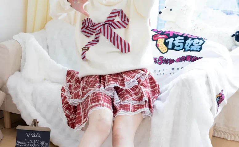 勿恋传媒 NO.2595 水密桃-板鞋、白棉袜、裸足[161P/1V/4.14GB]