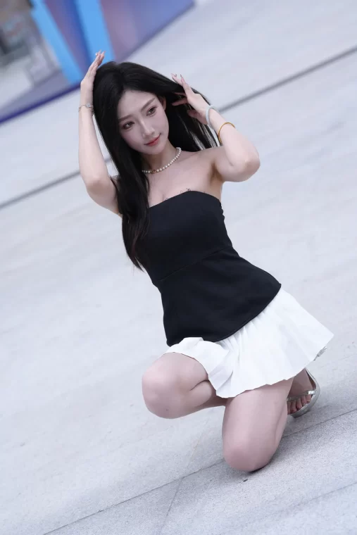 精选街拍作品 NO.6770 黑白搭配小瑞瑞[50P/34MB]