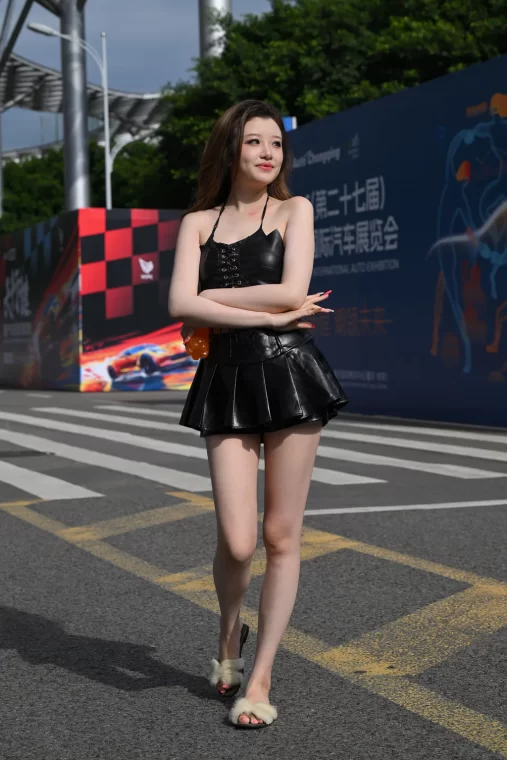 精选街拍作品 NO.6698 黑色超短皮裙[173P/239MB]