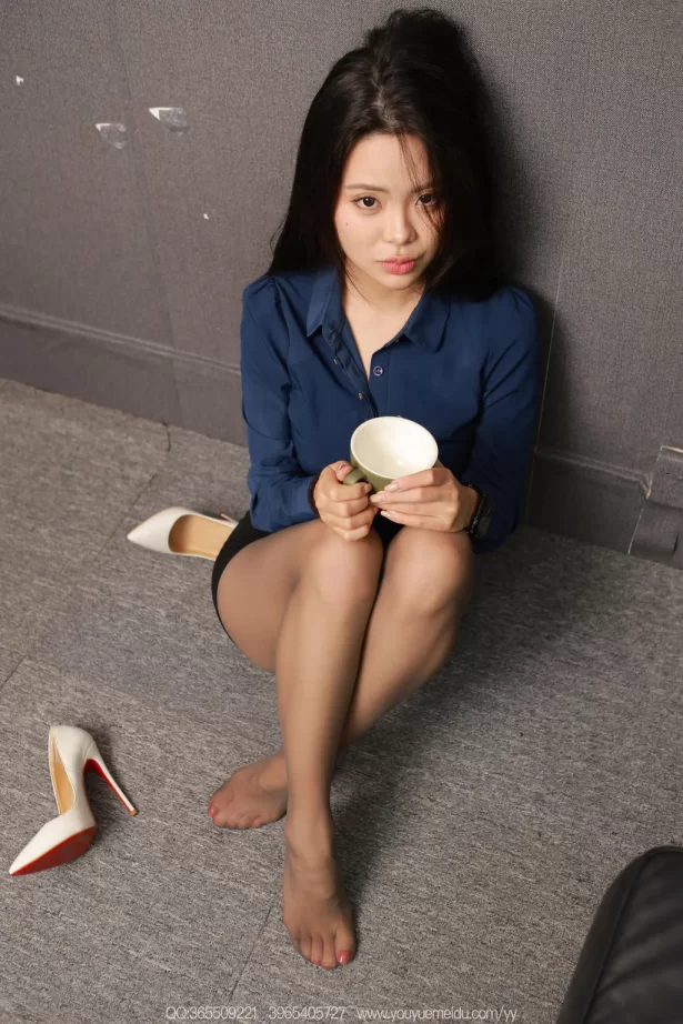 [IESS异思趣向] 2026.02.15 丝享家2265：兔兔《OL黑丝（下）》[84P/259MB]