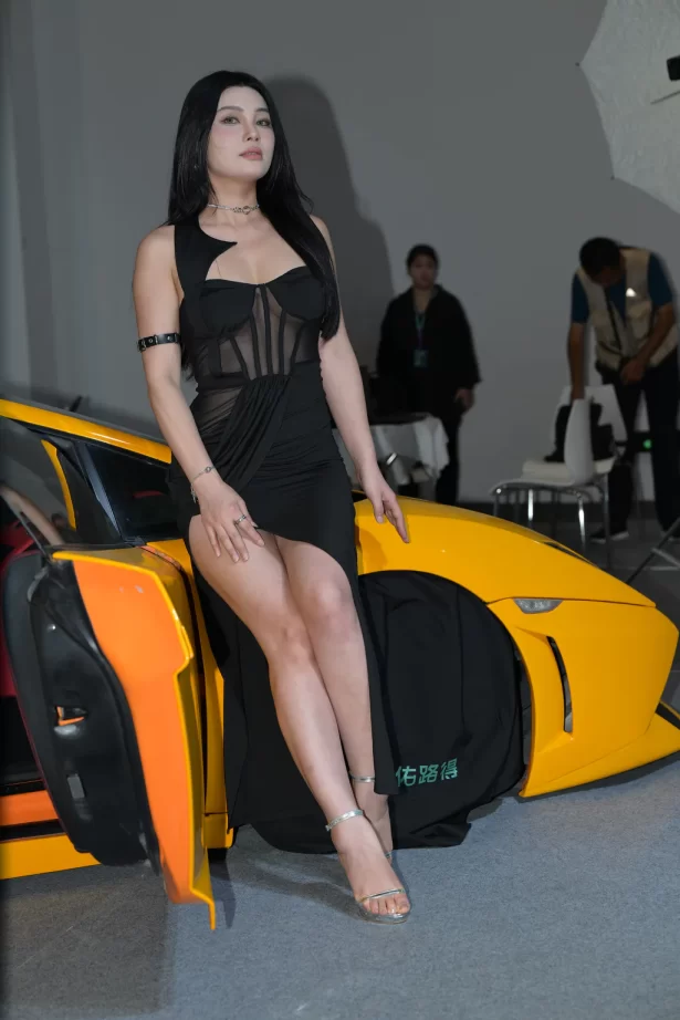 精选街拍作品 NO.6757 妖艳黑裙[96P/136MB]