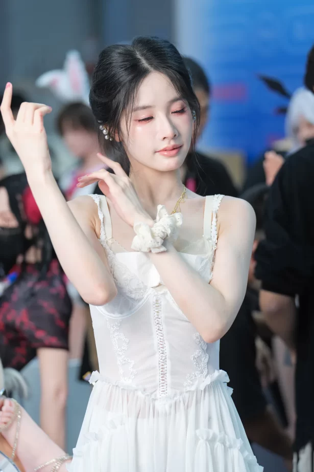 精选街拍作品 NO.6759 清凉橙子喵酱[141P/104MB]