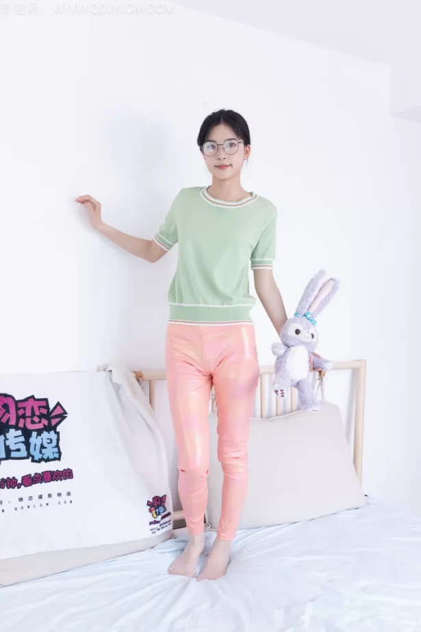 勿恋传媒 NO.2633 茯苓-高跟凉鞋、薄白丝、皮裤裤里丝[160P/1V/3.81GB]