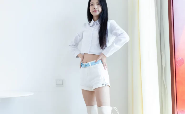 勿恋传媒 NO.2626 茯苓-长靴、白棉袜、裸足[181P/1V/4.19GB]