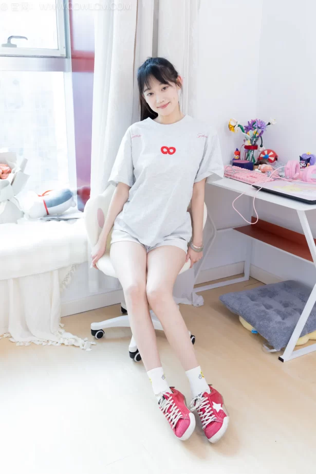 勿恋传媒 NO.2680 山奈-帆布鞋、白棉袜、裸足[155P/1V/3.23GB]