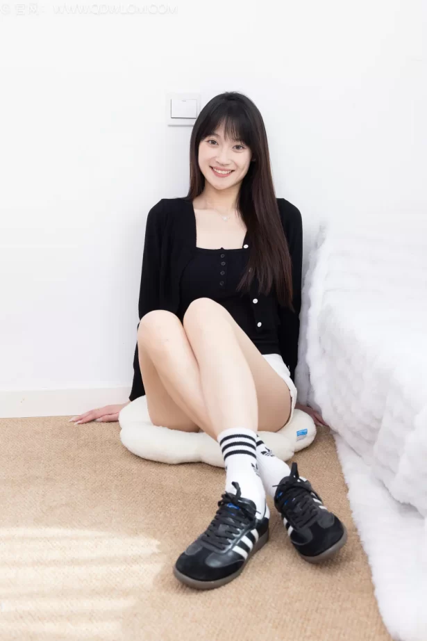 勿恋传媒 NO.2663 山奈-帆布鞋、自然穿脏白棉袜、裸足[172P/1V/3.24GB]