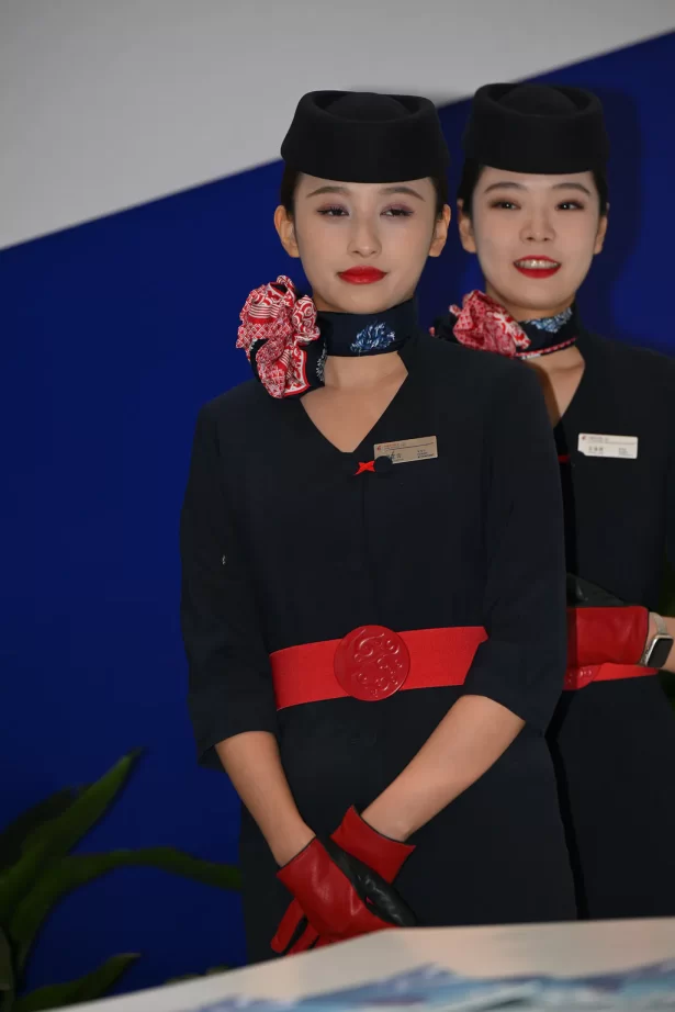 精选街拍作品 NO.6915 东方航空空姐[84P/96MB]