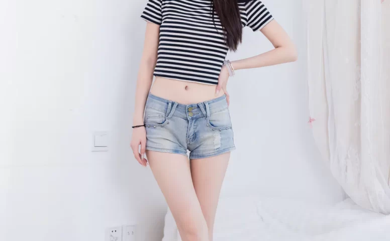 勿恋传媒 NO.2687 山奈-帆布鞋、中筒白棉袜、裸足[158P/1V/3.36GB]