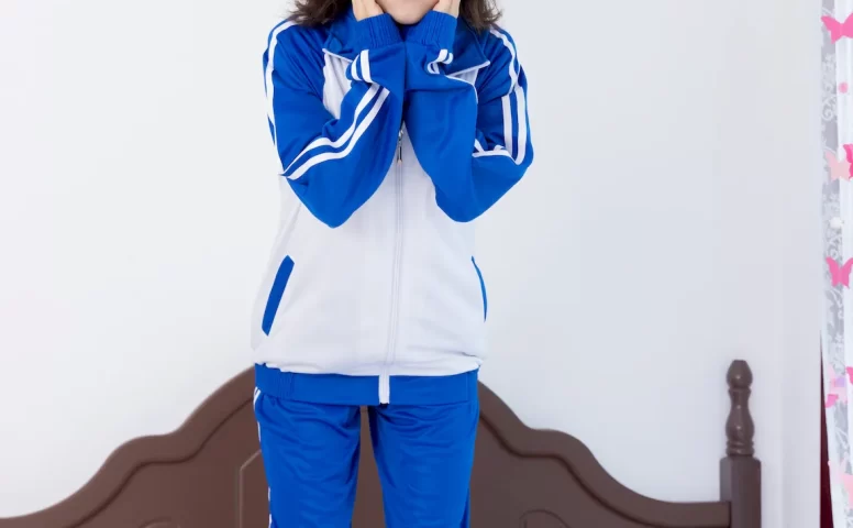 勿恋传媒 NO.2760 羊绒-板鞋、纯白棉袜、裸足、校服[156P/1V/3.34GB]
